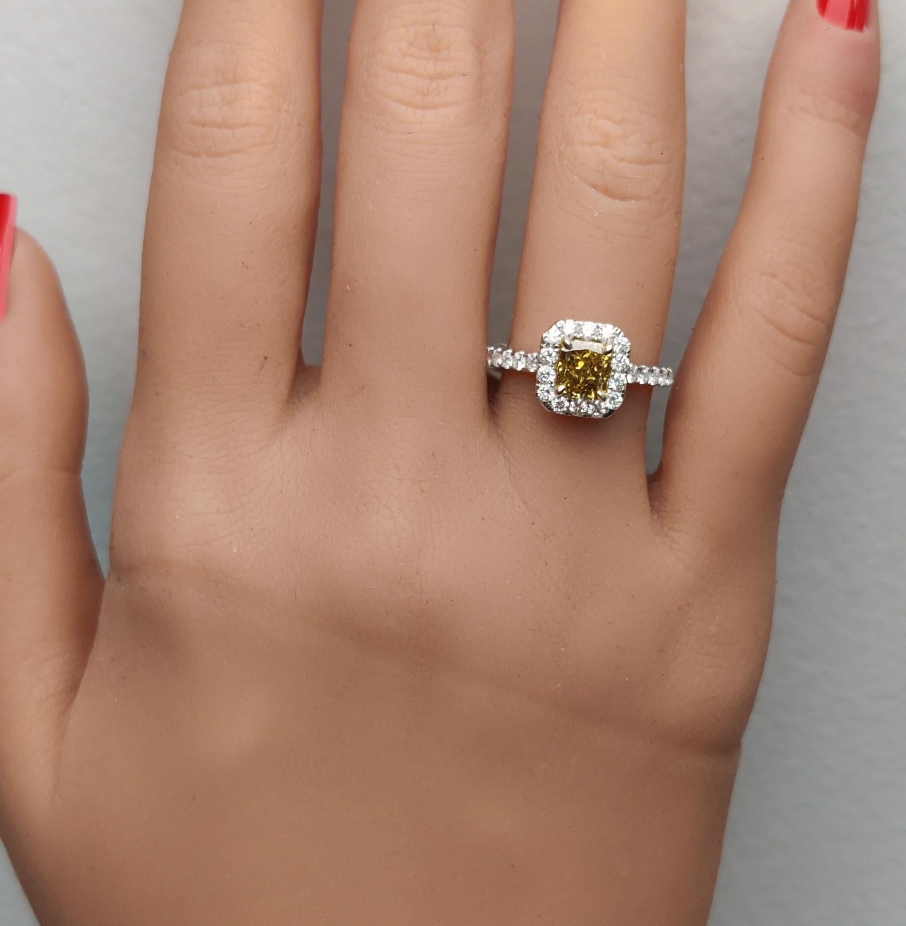 GIA Certified Natural Green Radiant Diamond 1.66 Carat TW Gold Cocktail Ring In New Condition For Sale In New York, NY
