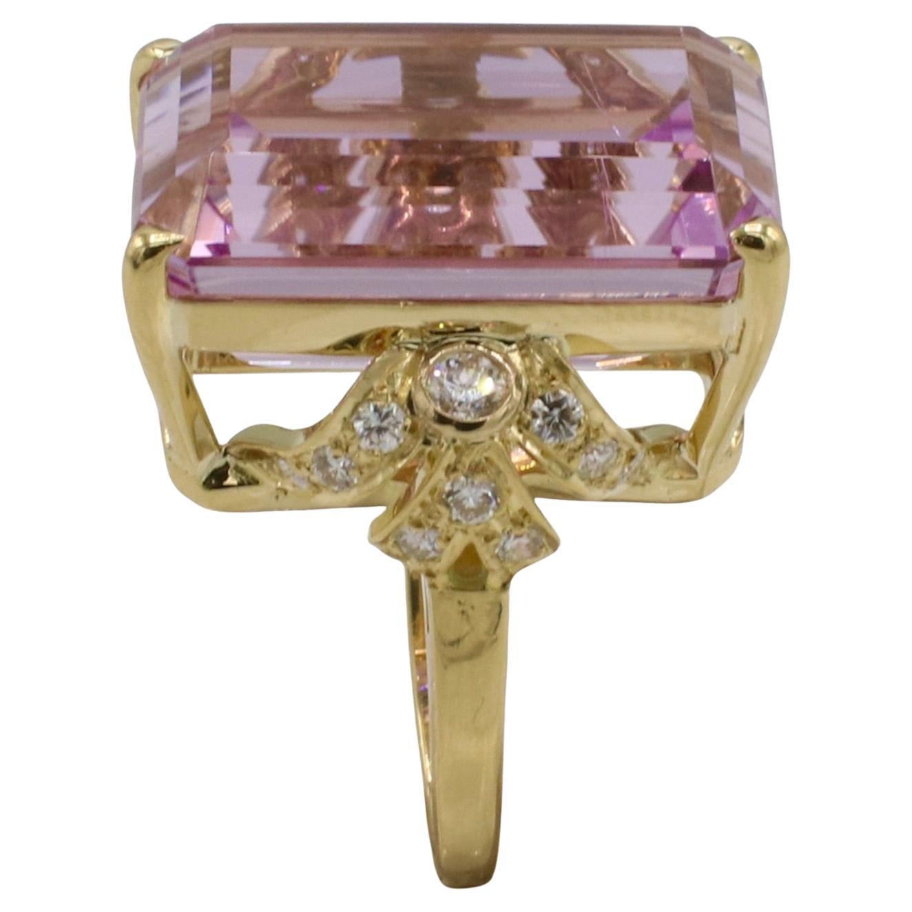 GIA Certified Natural Kunzite & Diamond 18K Yellow Gold Retro Cocktail Ring In Excellent Condition For Sale In  Baltimore, MD