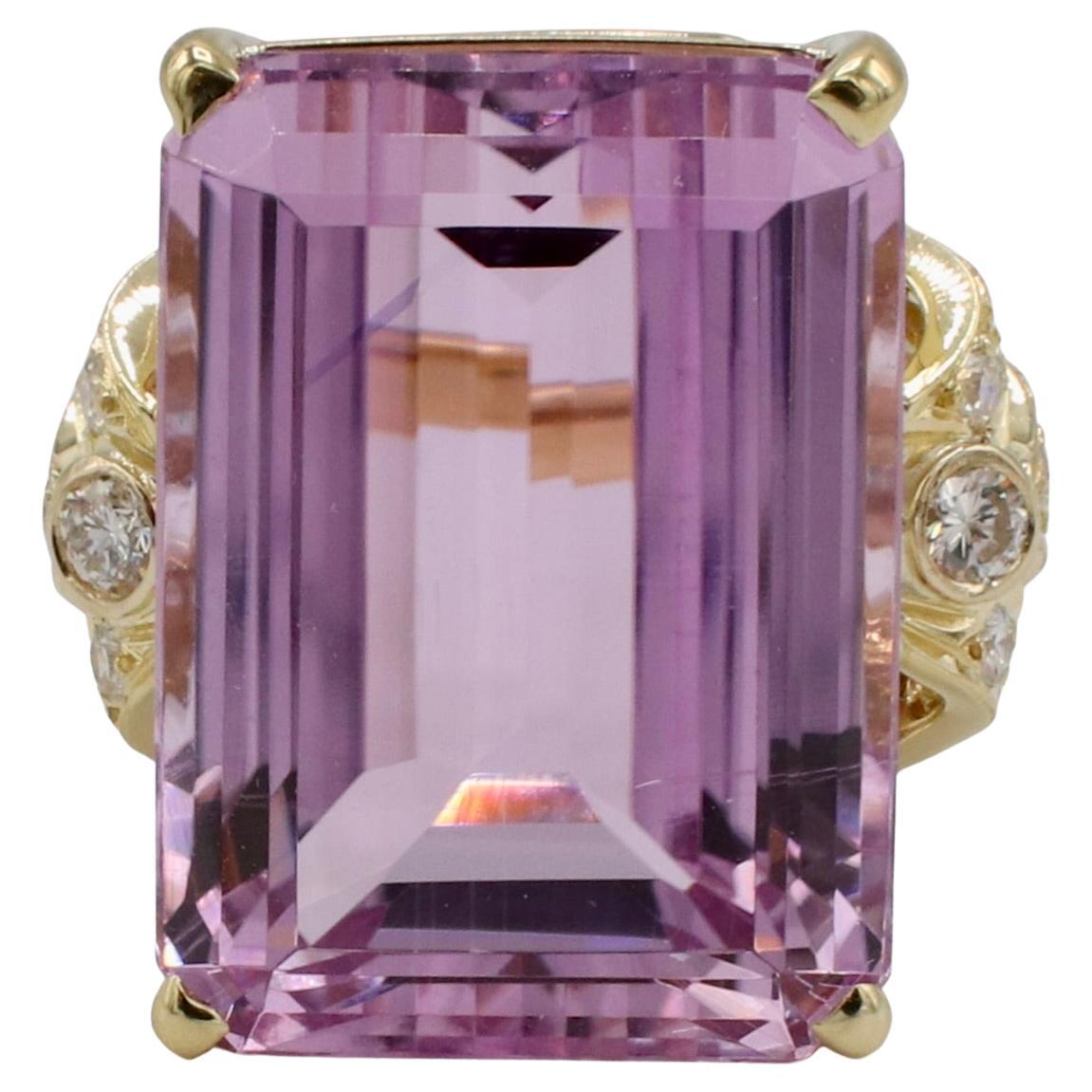 Anello da cocktail retrò in oro giallo 18 carati con Kunzite naturale e diamanti certificati GIA