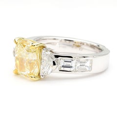 GIA Certified Natural Light Yellow Cushion Diamond 4,79 Karat TW Platin Ring