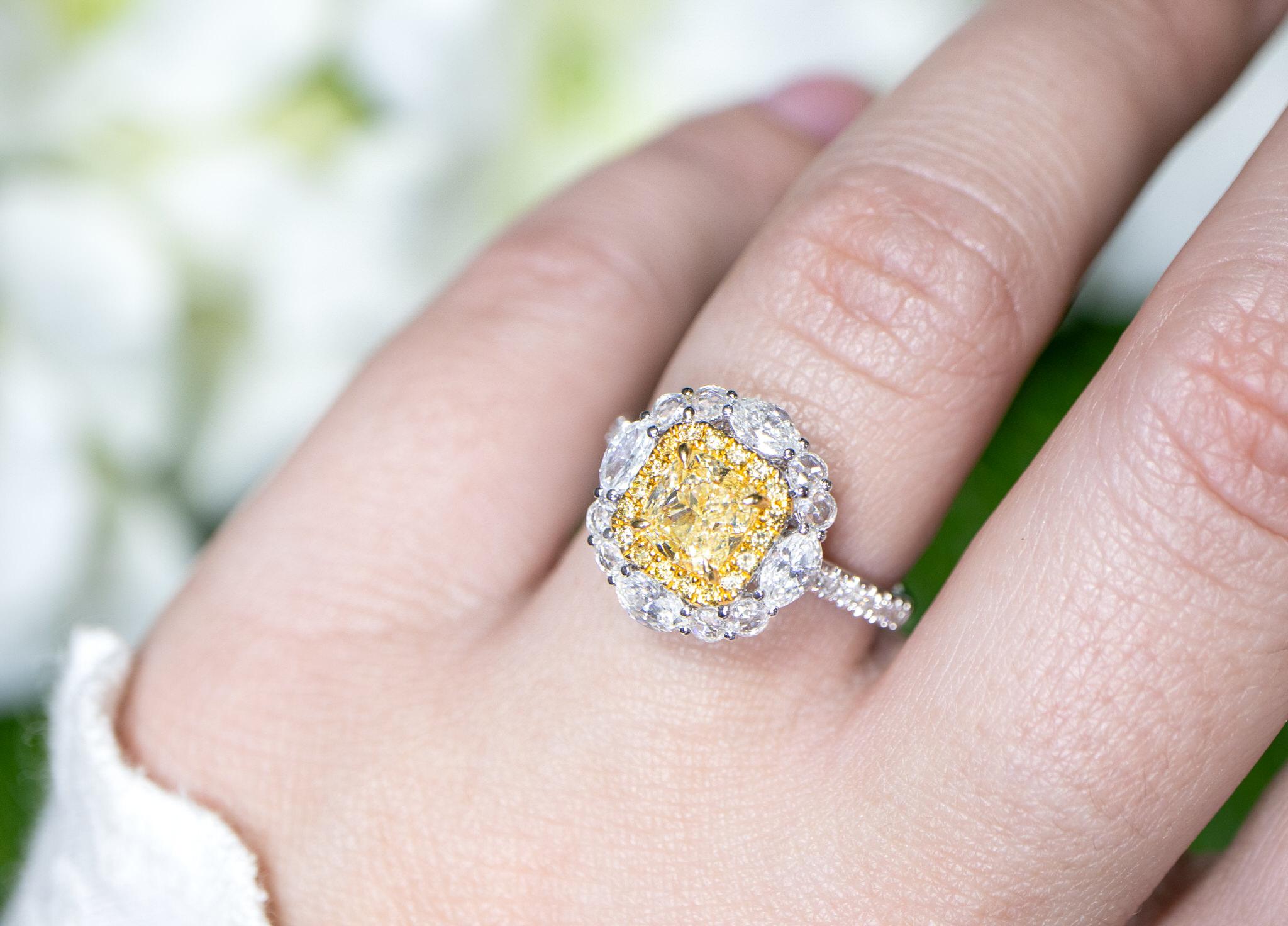 GIA Certified Natural Light Yellow Diamond Engagement Ring 2.04 Carats 18K For Sale 2