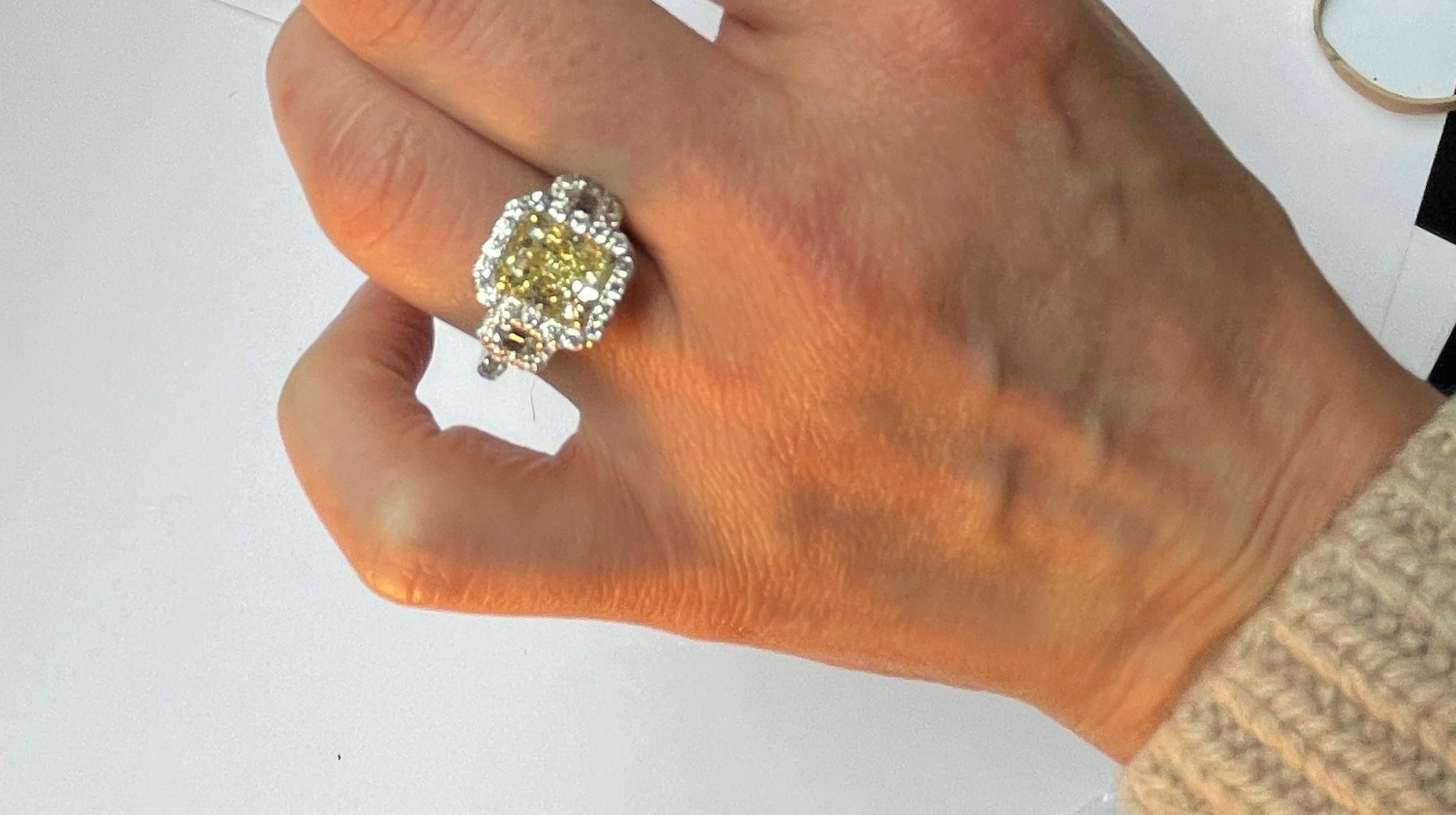 Women's GIA Certified Natural Light Yellow Radiant & White Diamond Ring 3.12ct 18k Gold