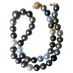 Collier de perles d'eau salée multicolores naturelles de Tahiti 14 carats certifiées par le GIA