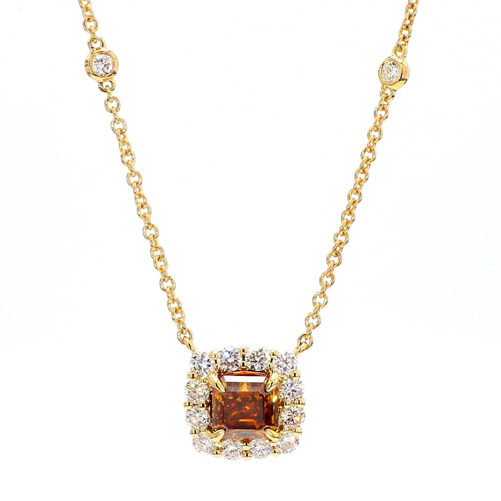 Contemporain Asscher, collier en or de 1,59 carat poids total avec diamants orange naturels certifiés GIA en vente