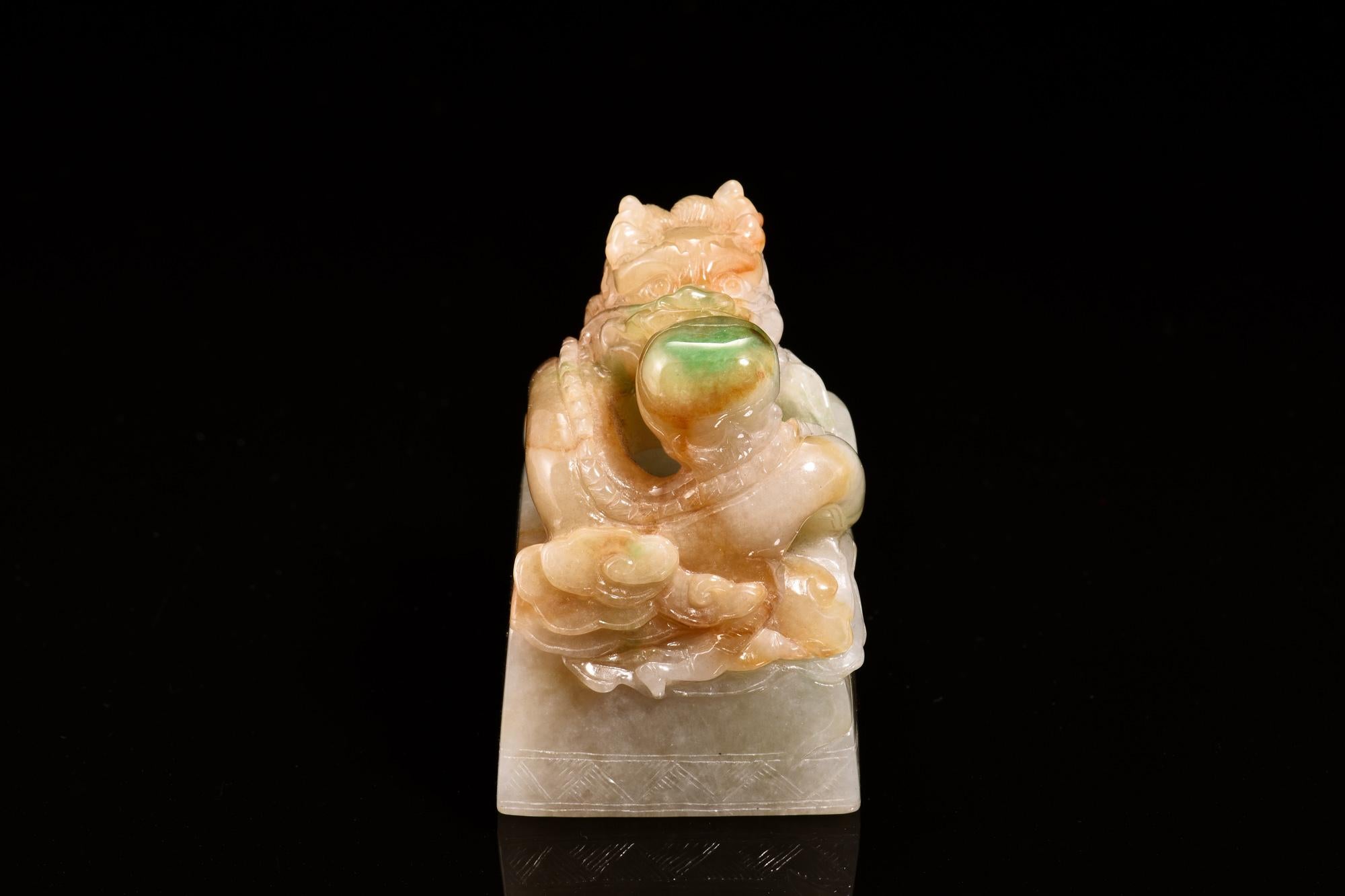 Sello de dragón de jadeíta de color naranja, marrón y verde natural certificado por GIA Artes y manualidades en venta