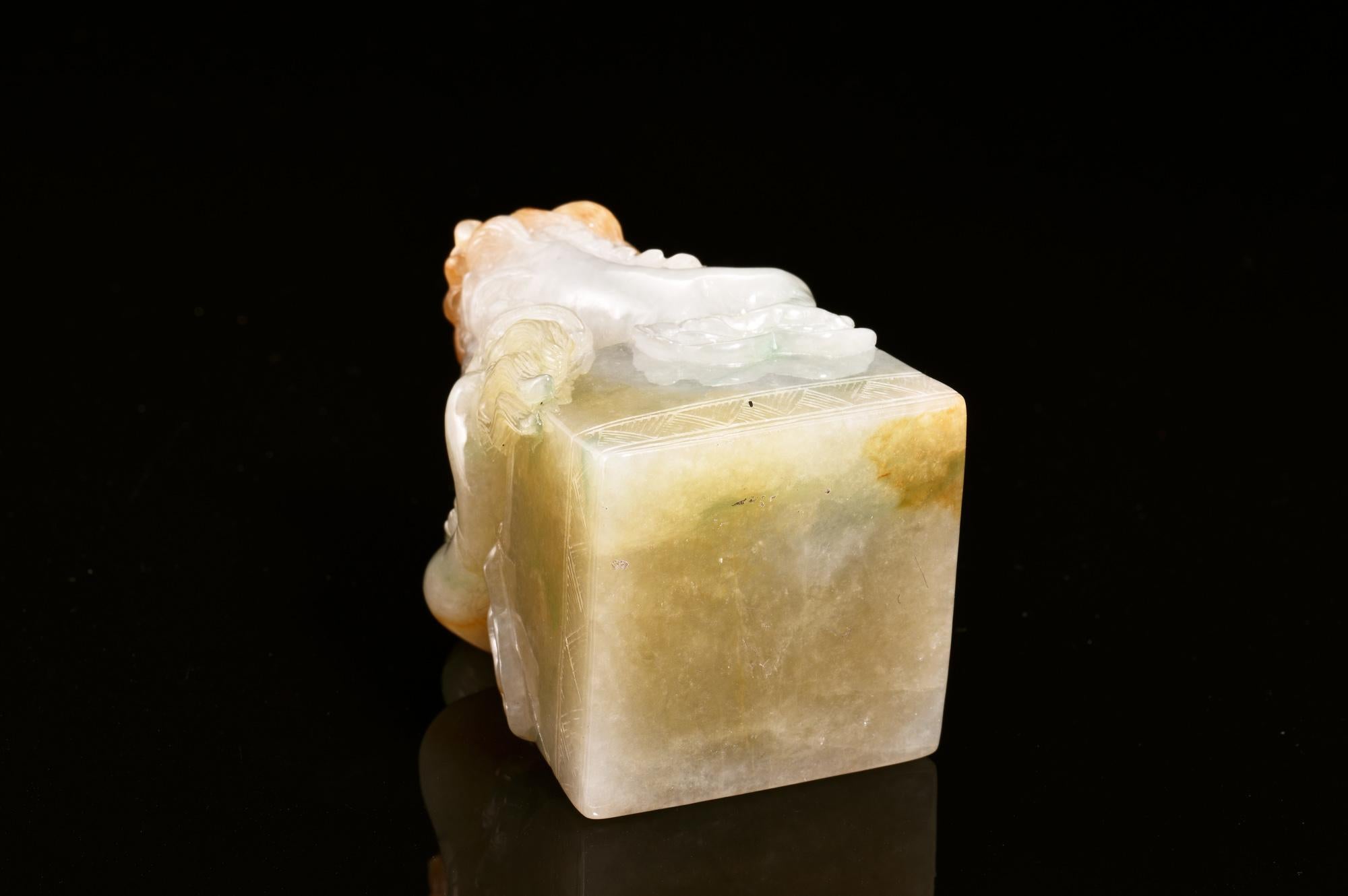 Sello de dragón de jadeíta de color naranja, marrón y verde natural certificado por GIA en venta 1
