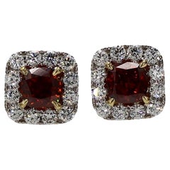 GIA Certified Natural Orange Cushion Diamond 2.87 Carat TW Gold Stud Earrings (Boucles d'oreilles en or)