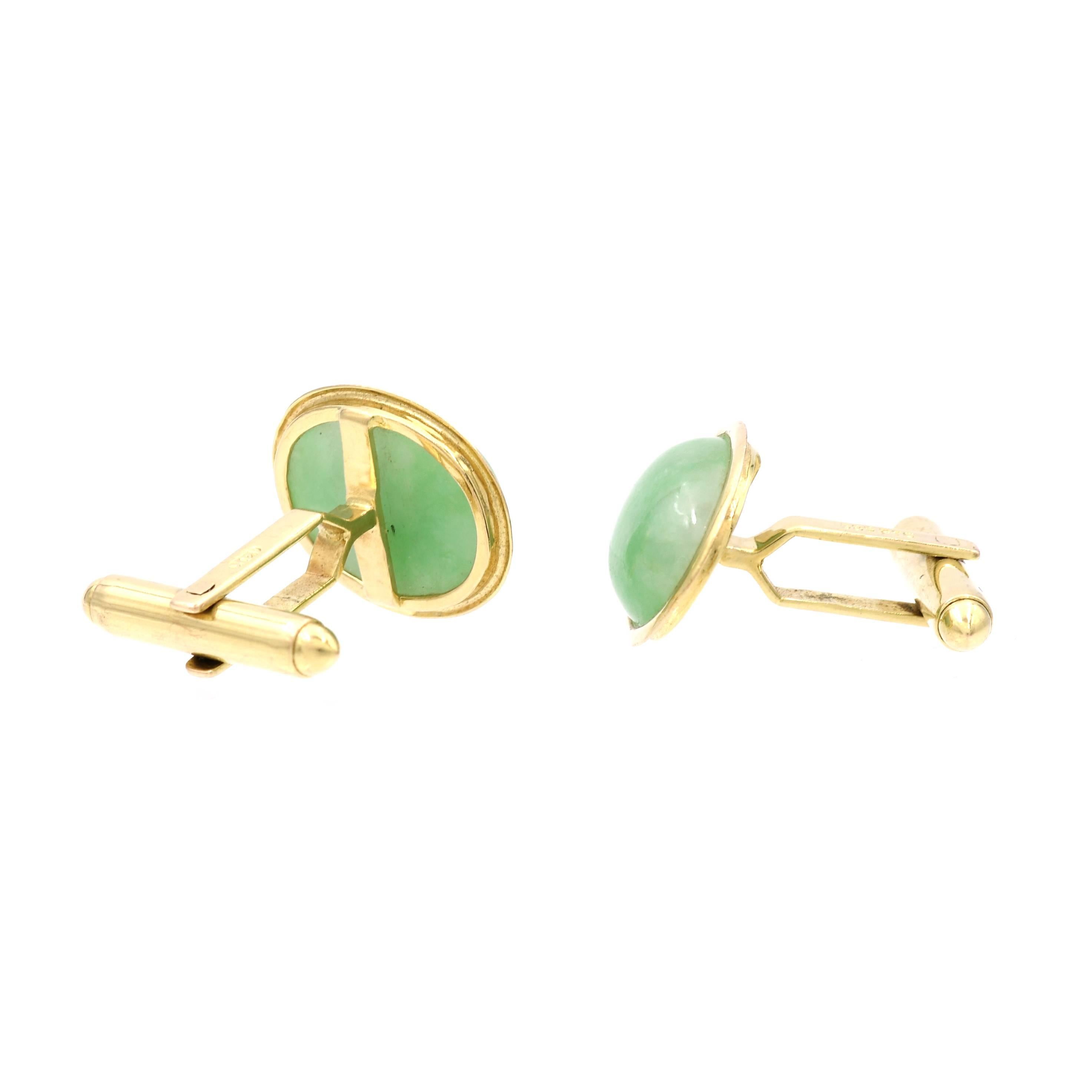 Vintage 1960s 14k yellow gold natural GIA certified green oval Jadeite Jade cufflinks signed FTC. Natural un-dyed color with polymer impregnated for lustré enhancement.

2 oval cabochon green Jadeite Jade, polymer impregnated, 15.99 x 11.99 x