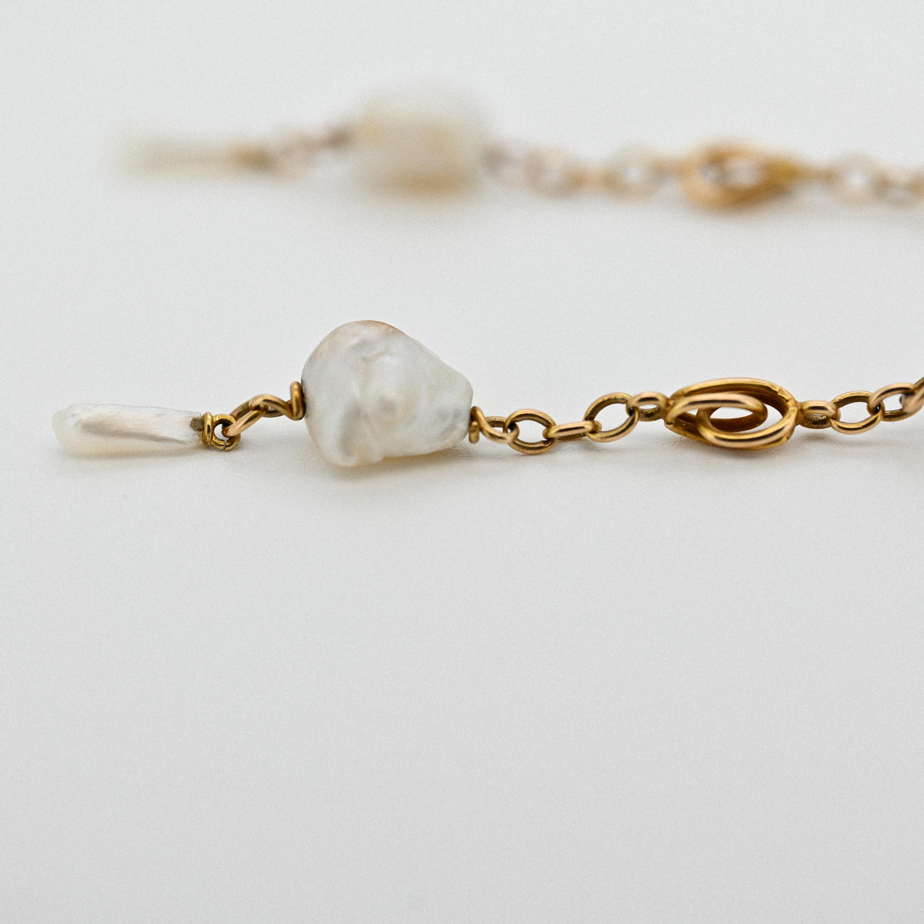 Art Nouveau Orecchini a goccia di perle naturali d'acqua dolce barocche certificate GIA in vendita