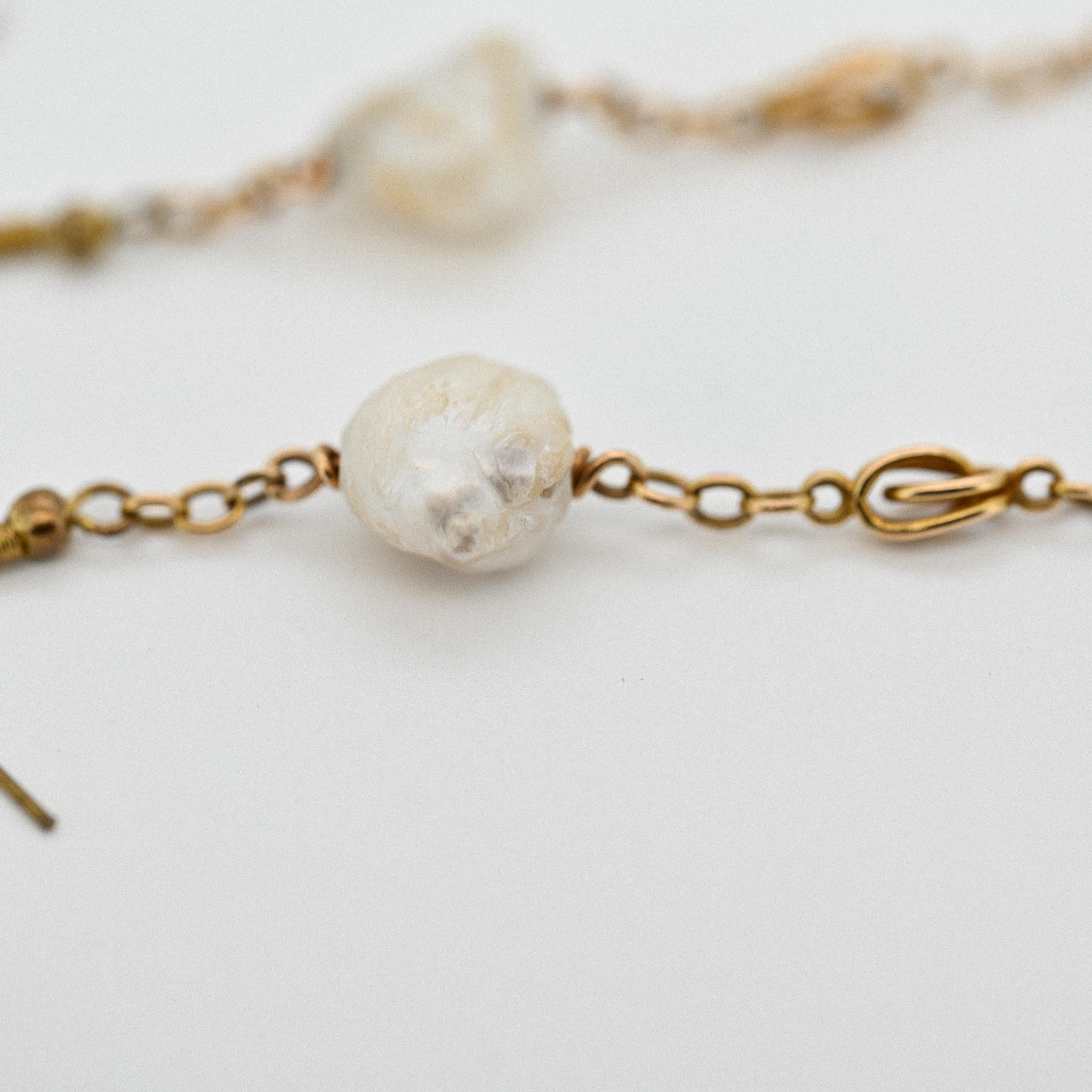 Grezzo Orecchini a goccia di perle naturali d'acqua dolce barocche certificate GIA in vendita