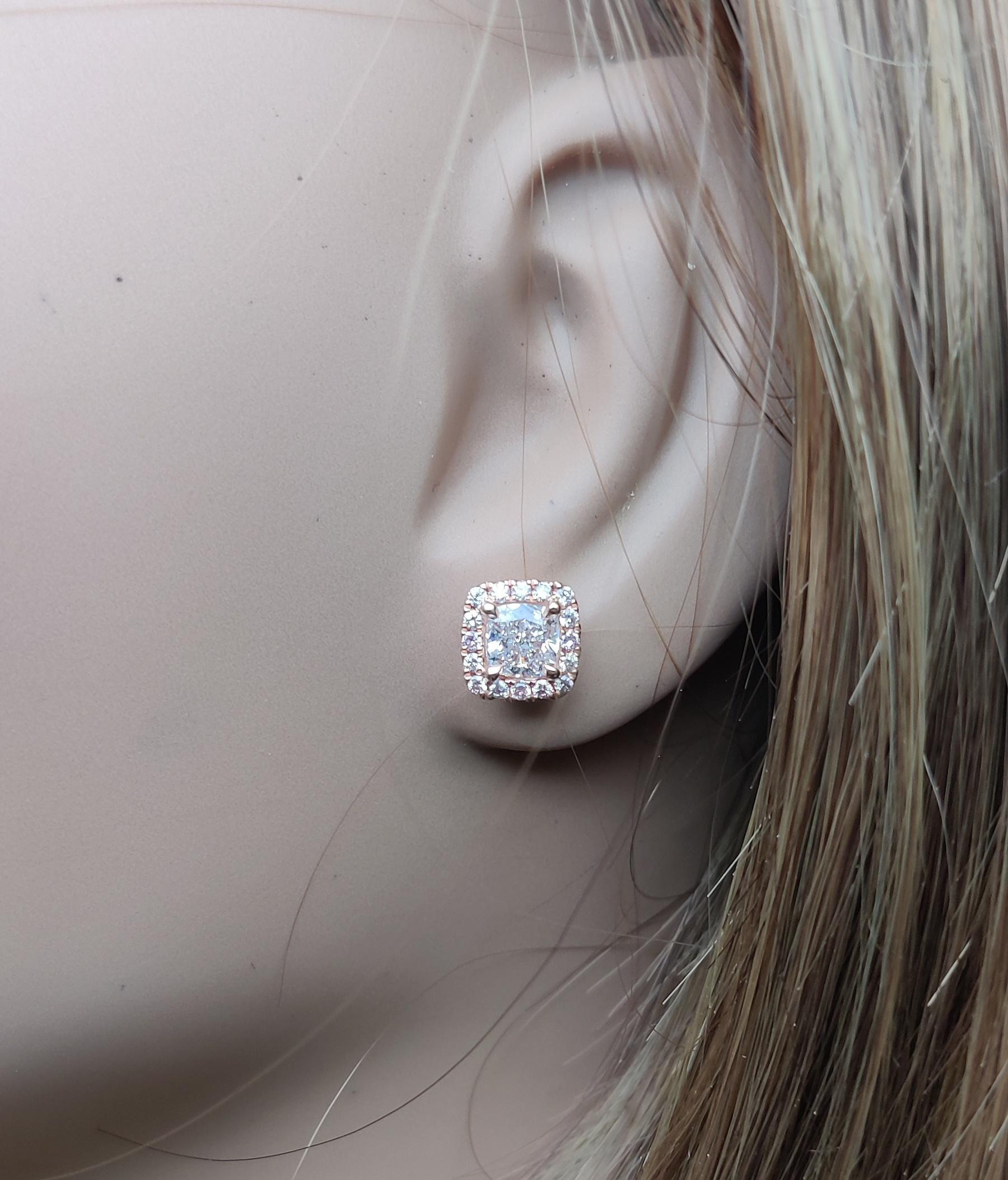 GIA Certified Natural Pink Cushion Diamond 1.74 Carat TW Gold Stud Earrings In New Condition For Sale In New York, NY