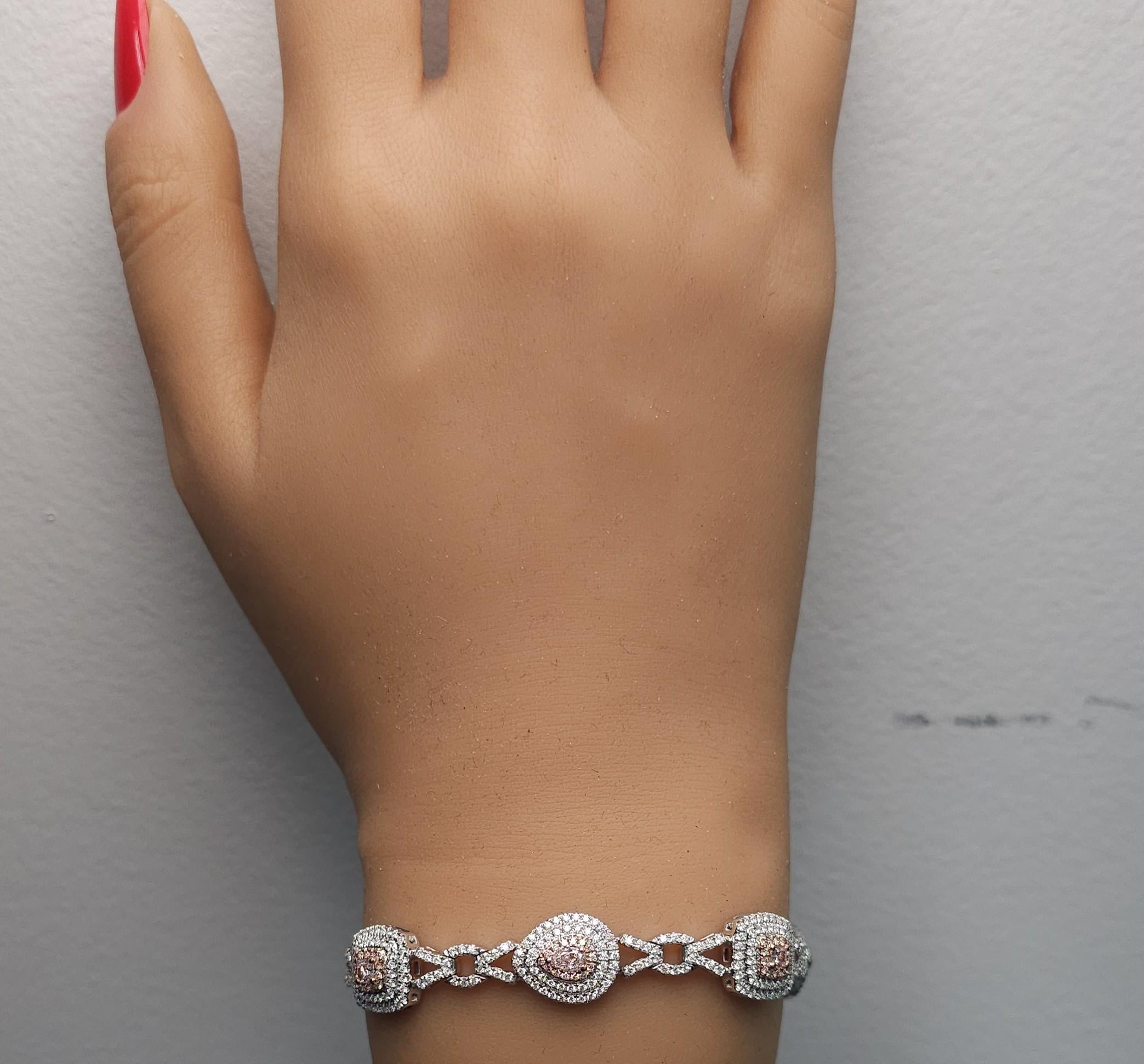 Taille coussin GIA Certified Natural Pink Mix Diamond 4.25 Carat TW Gold Tennis Bracelet en vente
