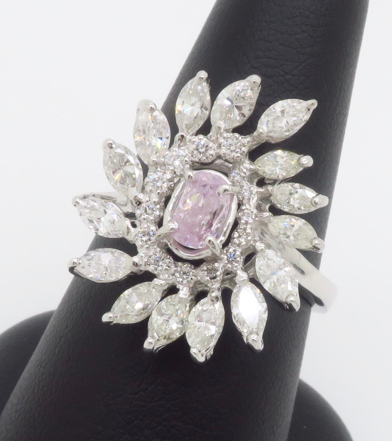 Diamante en talla cojín de color rosa púrpura natural certificado por el GIA en oro blanco de 18 quilates en venta 6