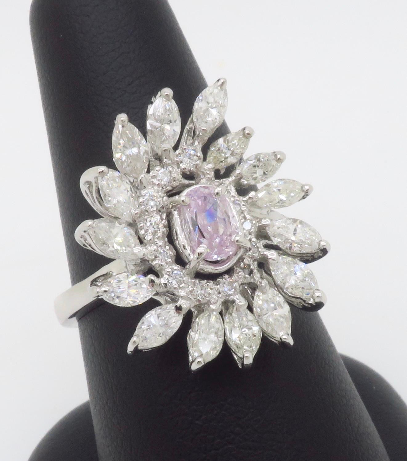 Diamante en talla cojín de color rosa púrpura natural certificado por el GIA en oro blanco de 18 quilates en venta 7