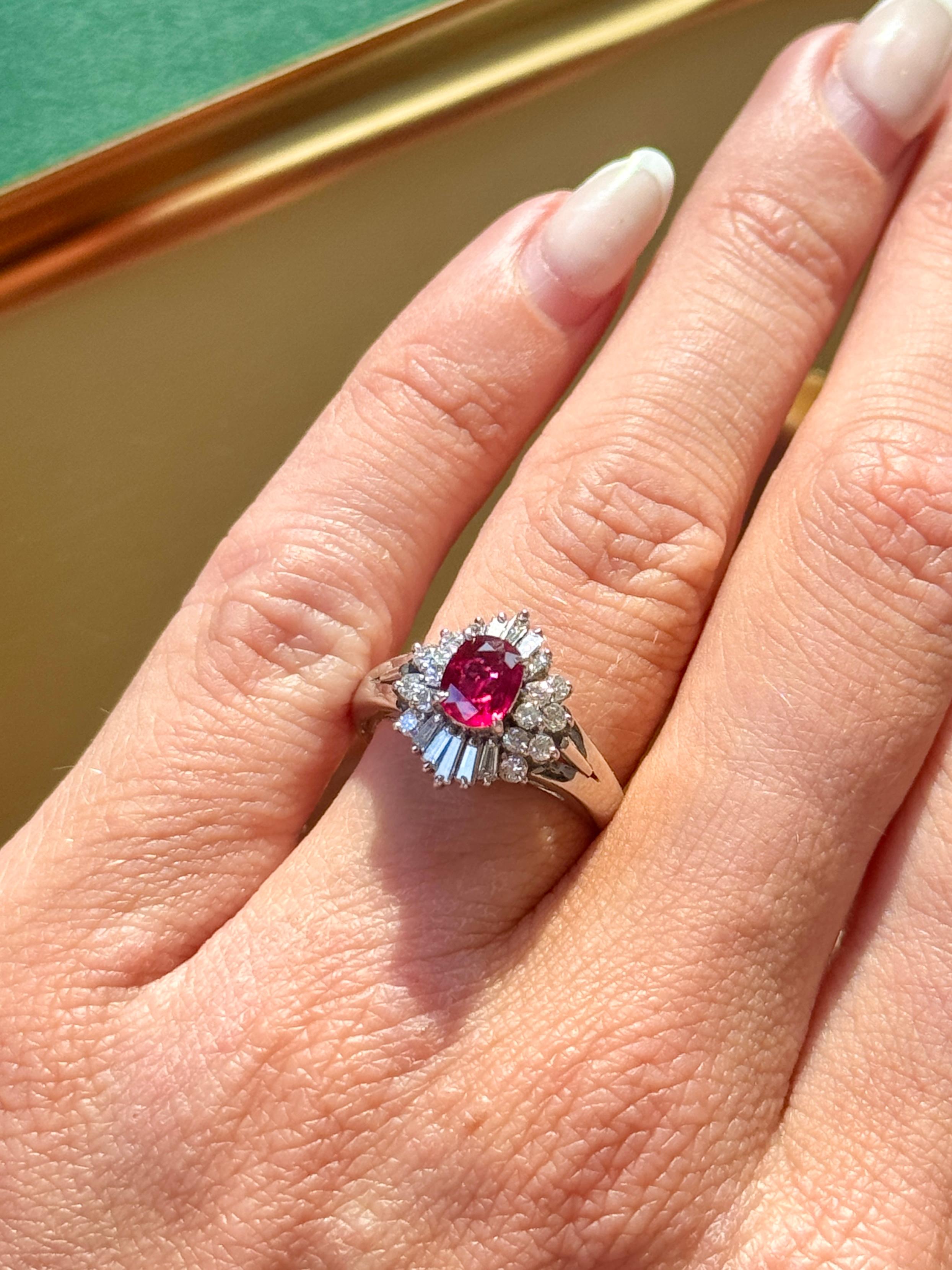 GIA-zertifizierter Vintage Platinring mit natürlichem Rubin und Diamant (Art déco) im Angebot