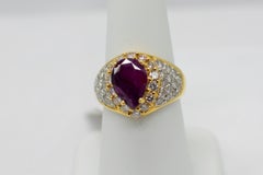 Anillo de Rubí Natural Certificado por el GIA y Diamantes Oro Amarillo de 18 quilates Rubí en Forma de Pera