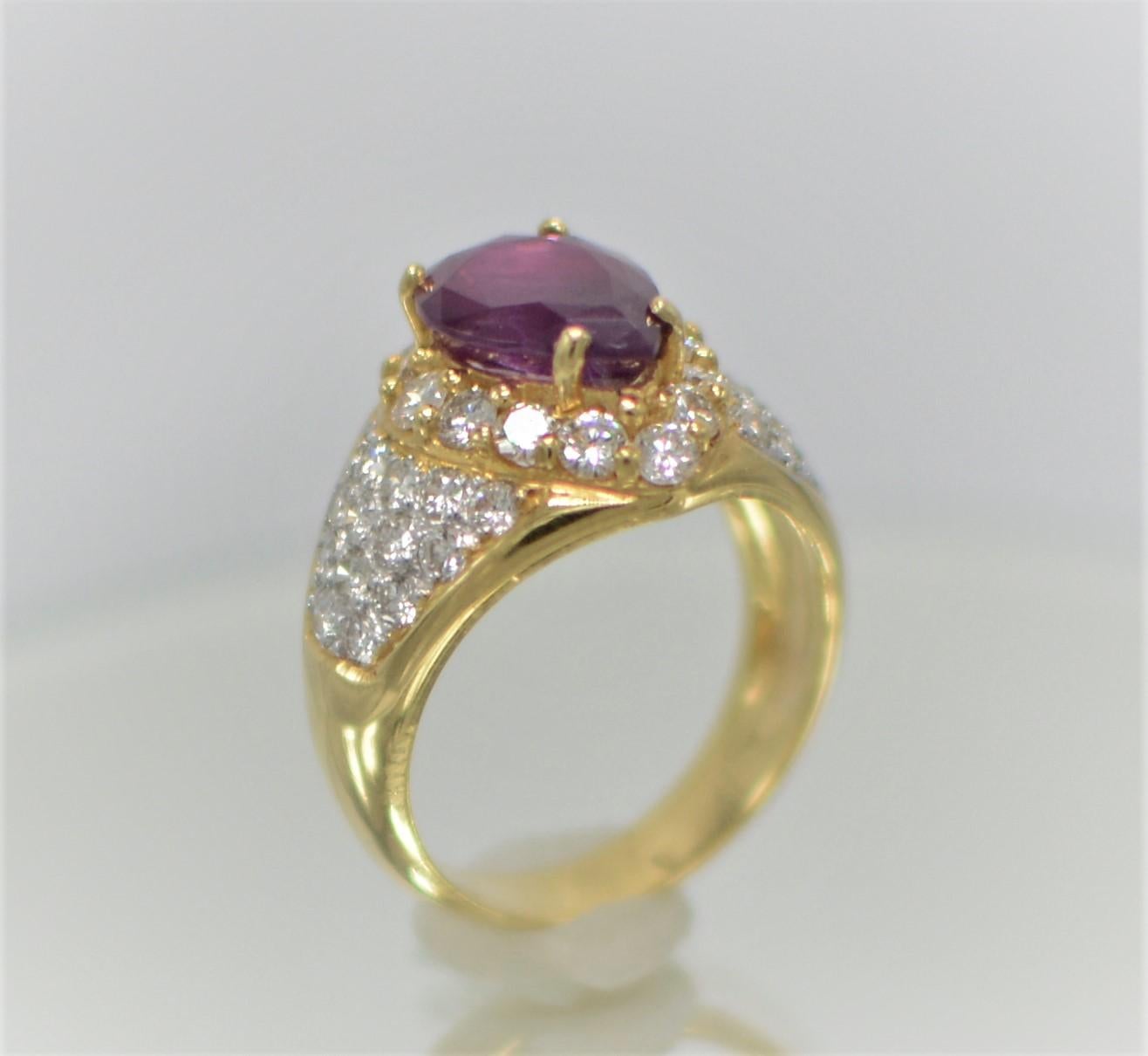 Anillo de Rubí Natural Certificado por el GIA y Diamantes Oro Amarillo de 18 quilates Rubí en Forma de Pera en venta 2
