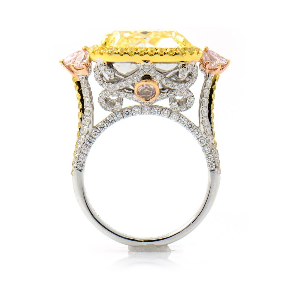 GIA Certified Natural Untreated 14.14 Carat Yellow Pink White Diamond Ring In New Condition For Sale In London, GB