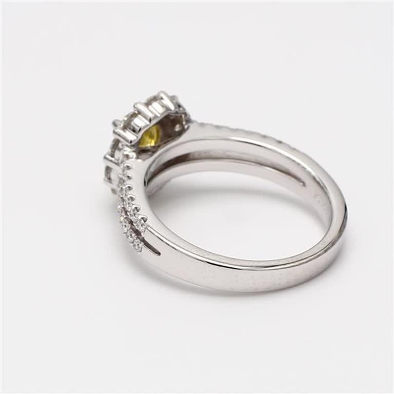 Contemporain Bague en platine avec diamants jaunes ovales et blancs certifiés GIA de 1.62 carat poids total en vente