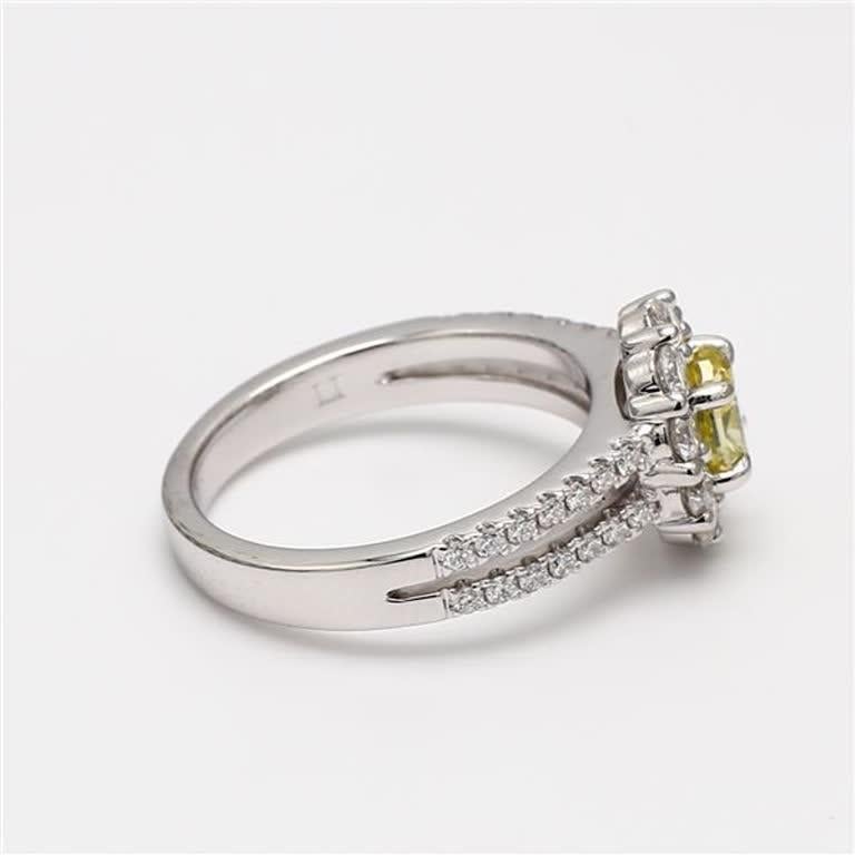 Taille ovale Bague en platine avec diamants jaunes ovales et blancs certifiés GIA de 1.62 carat poids total en vente