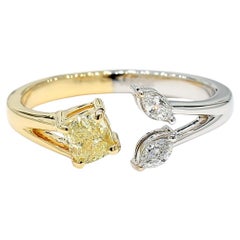 Anello da cocktail in oro con diamante giallo naturale certificato GIA da 0.60 carati TW