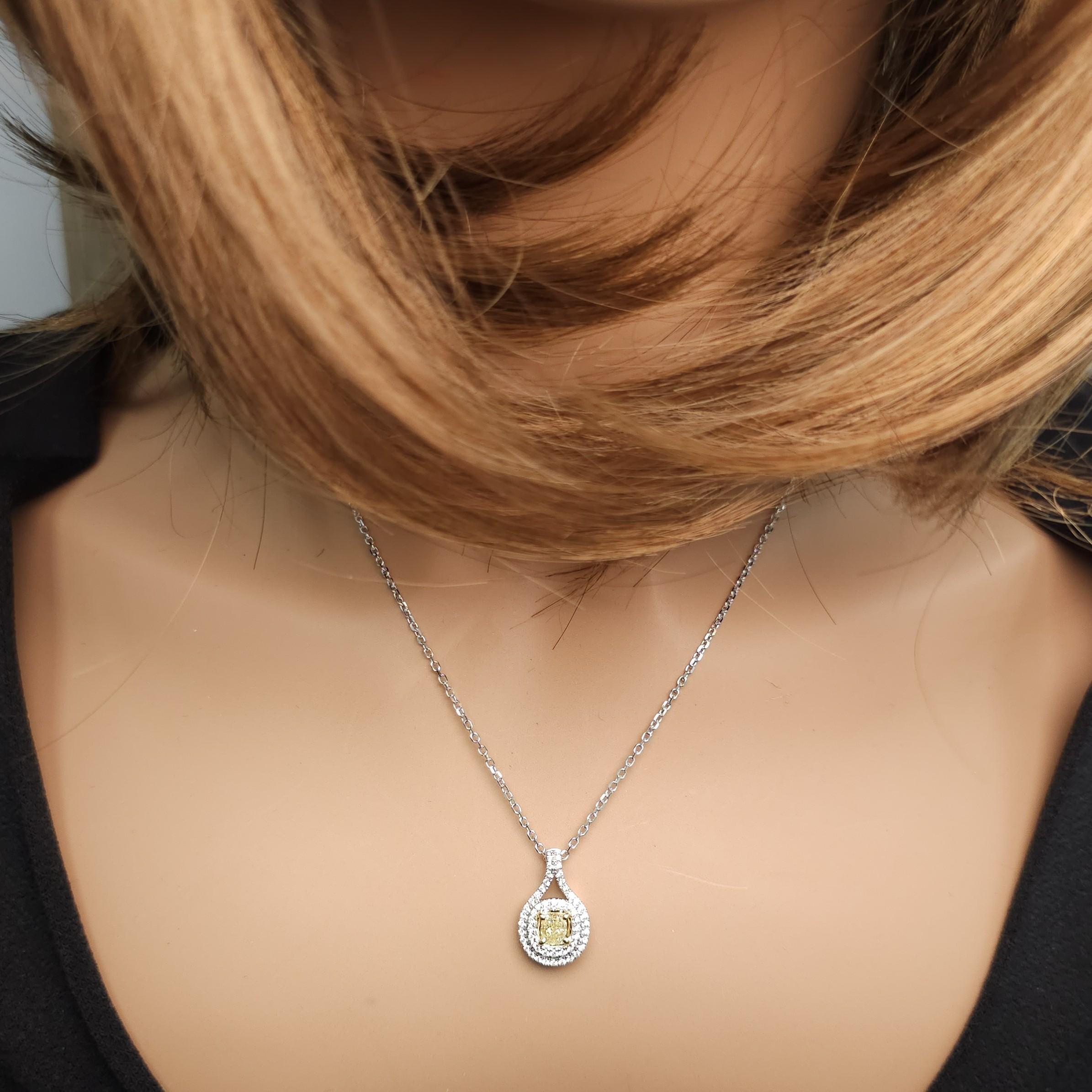 GIA Certified Natural Yellow Cushion Diamond 0.71 Carat TW Gold Drop Pendentif Neuf - En vente à New York, NY