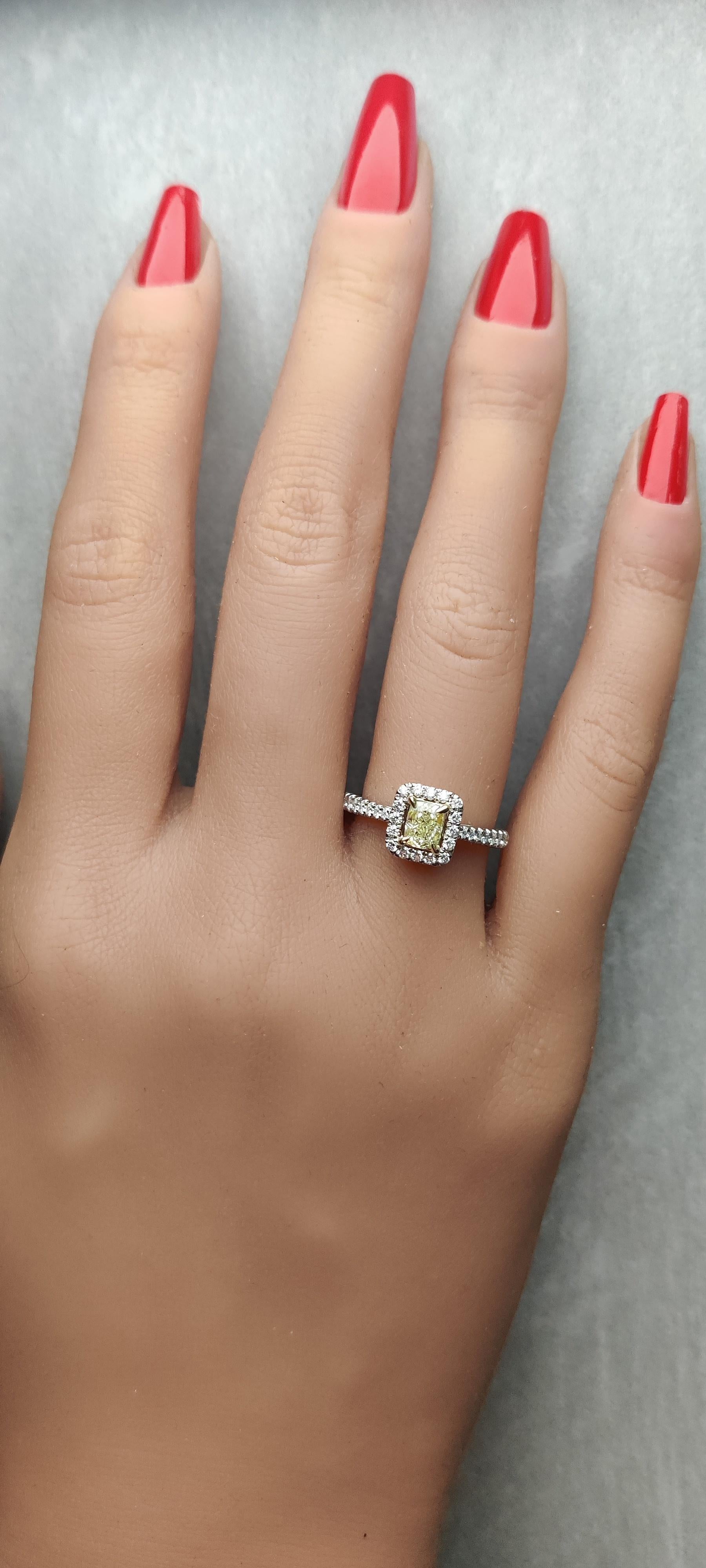 GIA Certified Natural Yellow Cushion Diamond 1.01 Carat TW Gold Cocktail Ring In New Condition For Sale In New York, NY