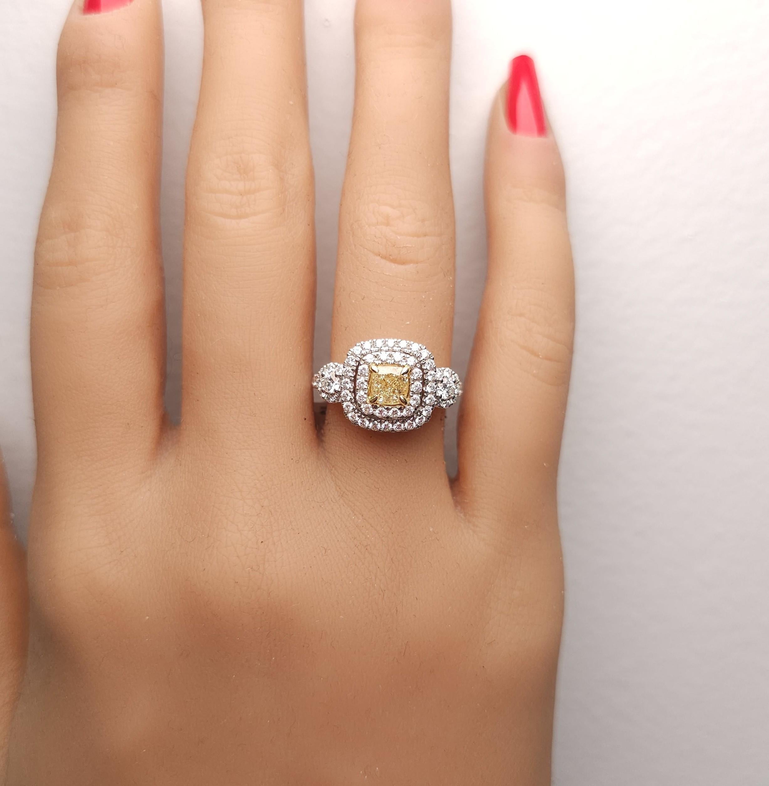 GIA Certified Natural Yellow Cushion Diamond 1.48 Carat TW Gold Cocktail Ring im Zustand „Neu“ im Angebot in New York, NY