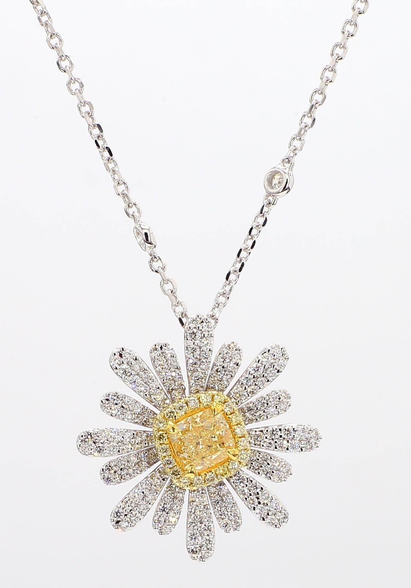 Contemporain GIA Certified Natural Yellow Cushion Diamond 1.58 Carat TW Gold Drop Pendentif en vente