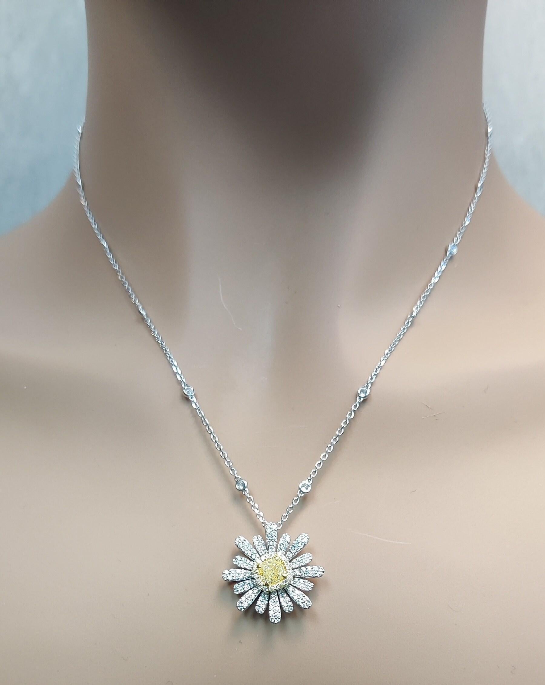 GIA Certified Natural Yellow Cushion Diamond 1.58 Carat TW Gold Drop Pendentif Neuf - En vente à New York, NY