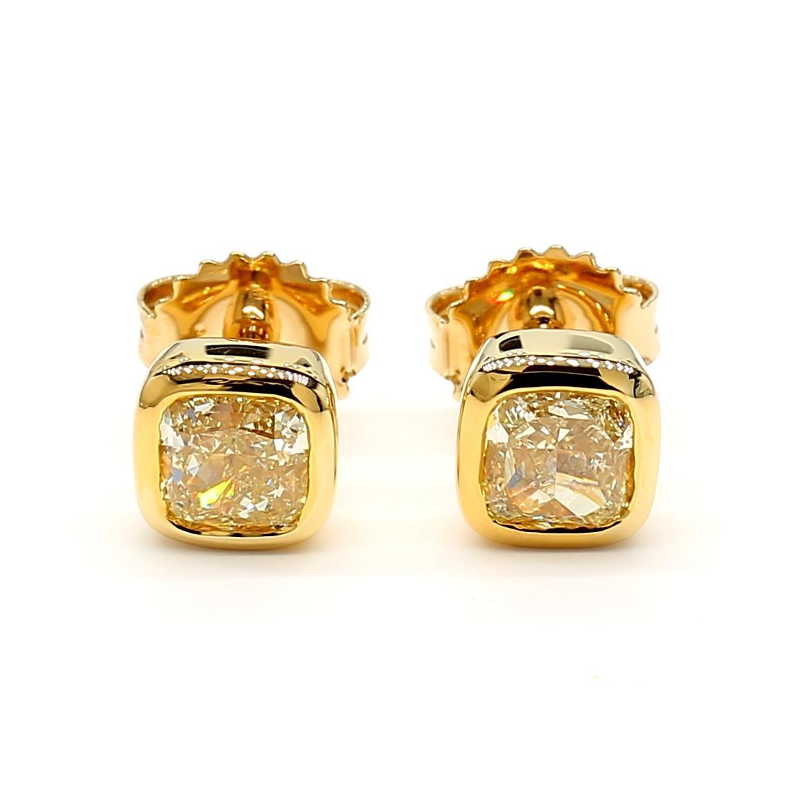 Contemporaneo Orecchini con perno in oro con diamante giallo naturale certificato GIA da 1.61 carati TW in vendita
