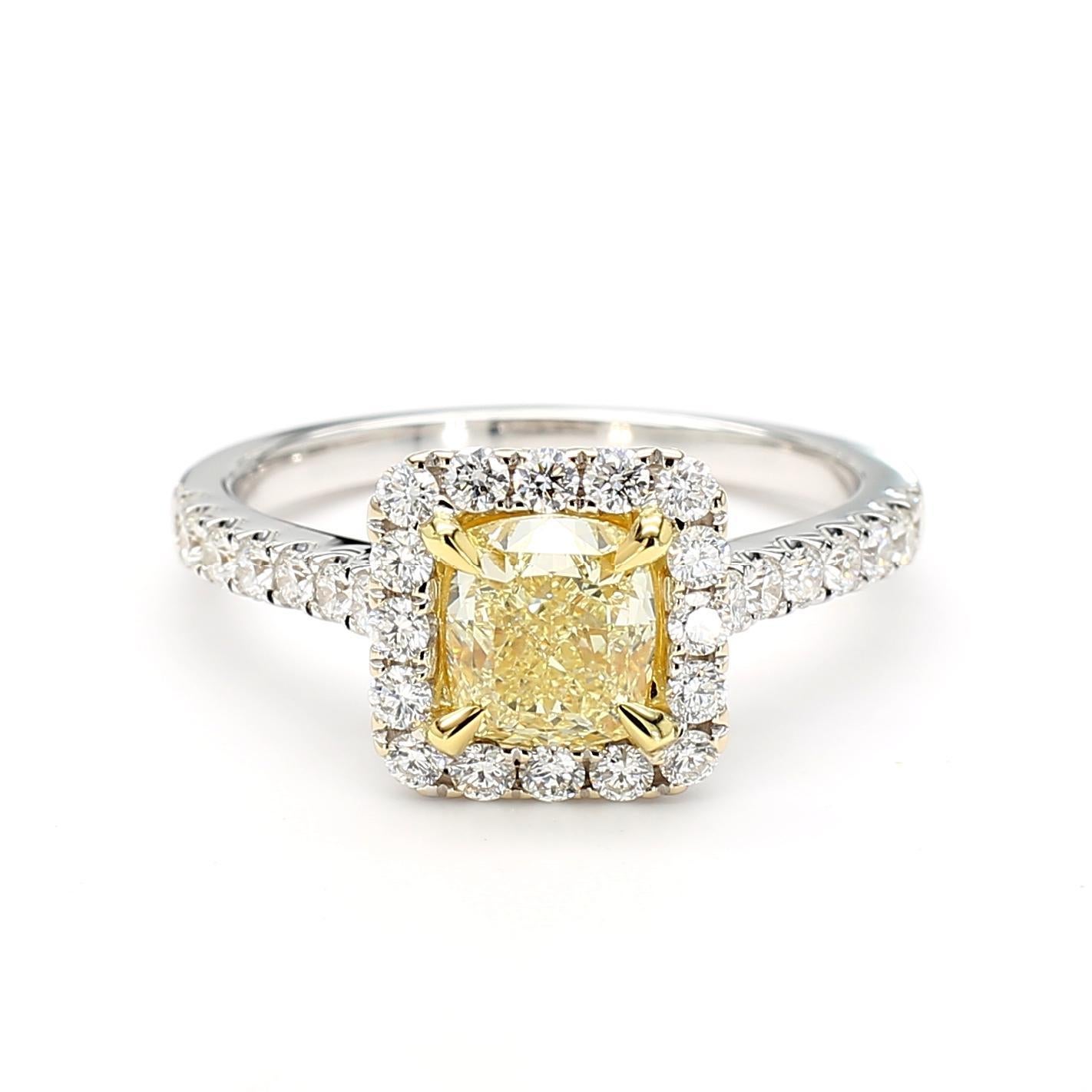 Contemporain Bague cocktail en or jaune naturel certifié GIA avec diamant coussin de 1.74 carats poids total en vente