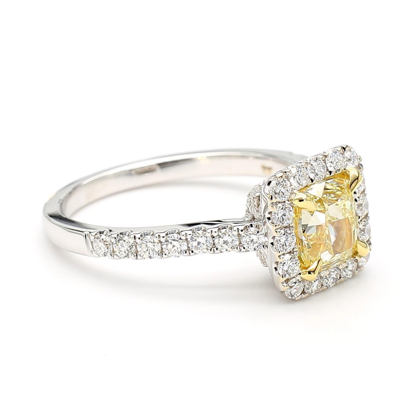 Taille coussin Bague cocktail en or jaune naturel certifié GIA avec diamant coussin de 1.74 carats poids total en vente