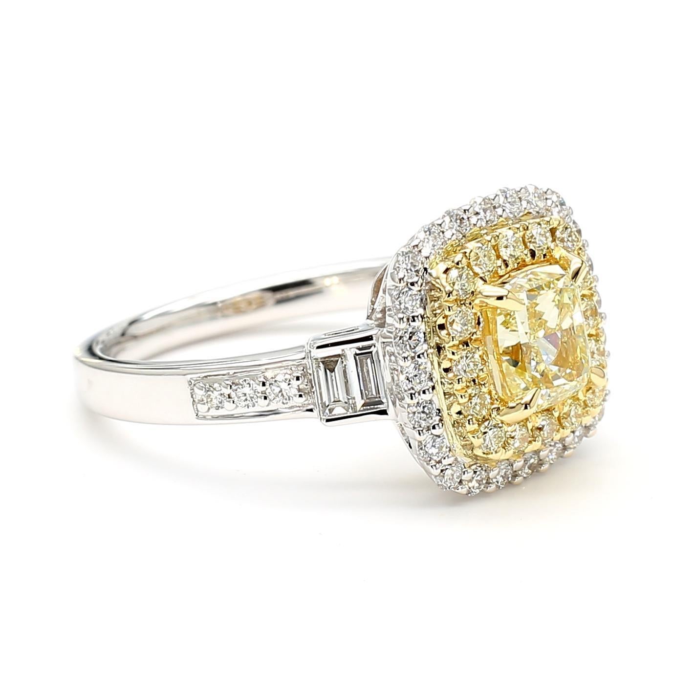 Taglio cuscino Anello da cocktail in oro con diamante giallo naturale certificato GIA da 1.76 carati TW in vendita