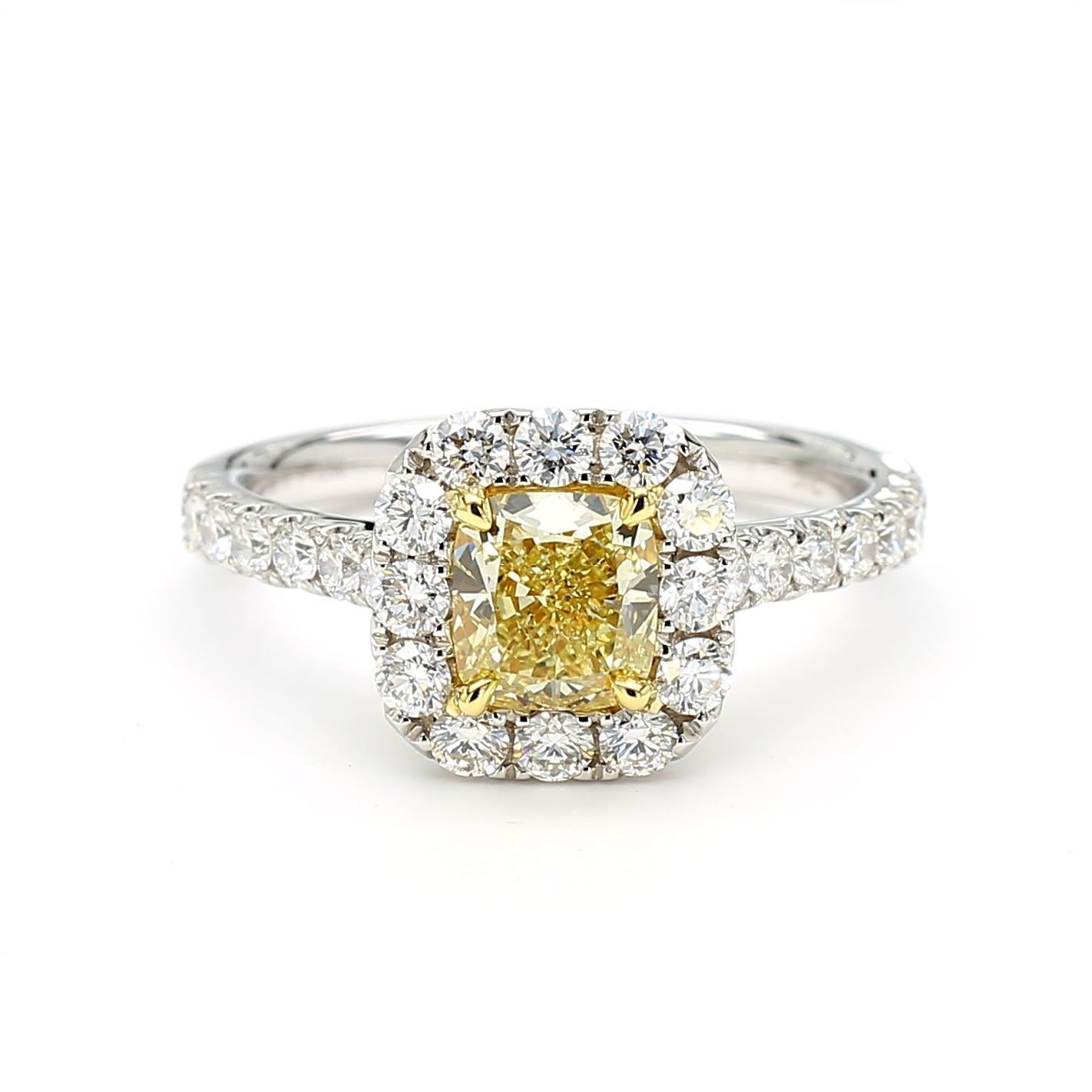 GIA-zertifizierter natürlicher gelber Diamant im Kissenschliff 1.76 Karat TW Platin Cocktail-Ring (Zeitgenössisch) im Angebot