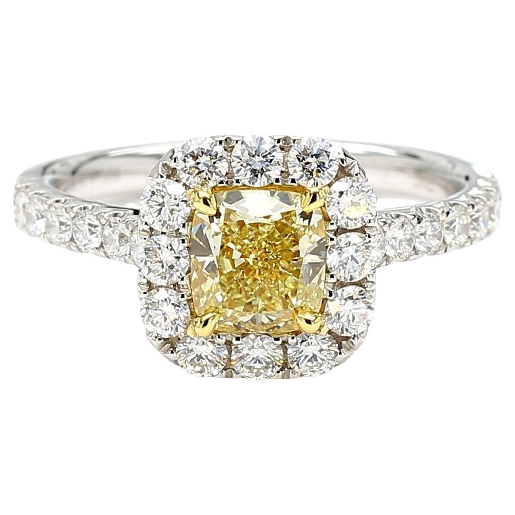 GIA-zertifizierter natürlicher gelber Diamant im Kissenschliff 1.76 Karat TW Platin Cocktail-Ring