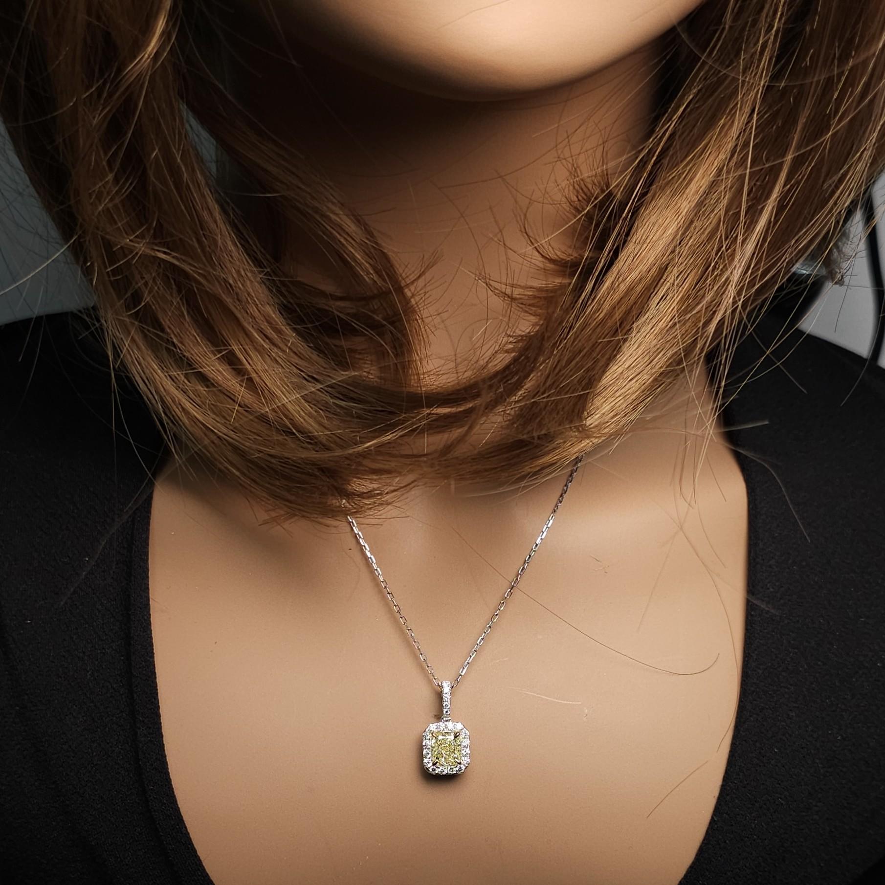 Ciondolo a goccia in oro con diamante giallo naturale certificato GIA da 1.88 carati TW in vendita 3