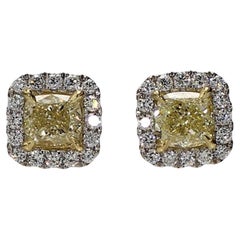 Orecchini con perno in oro con diamante giallo naturale certificato GIA da 1.90 carati TW
