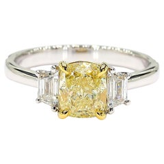 Anello da cocktail in oro con diamante giallo naturale certificato GIA da 1.92 carati TW