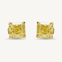 Boucles d'oreilles en or certifiées GIA avec diamant coussin de 2.04 carat TW