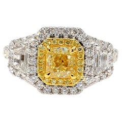 Anillo de cóctel de oro de 2.05 quilates TW con diamante amarillo natural en cojín certificado por el GIA