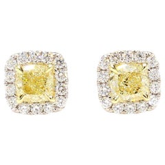 Orecchini con perno in oro con diamante giallo naturale certificato GIA da 2.05 carati TW