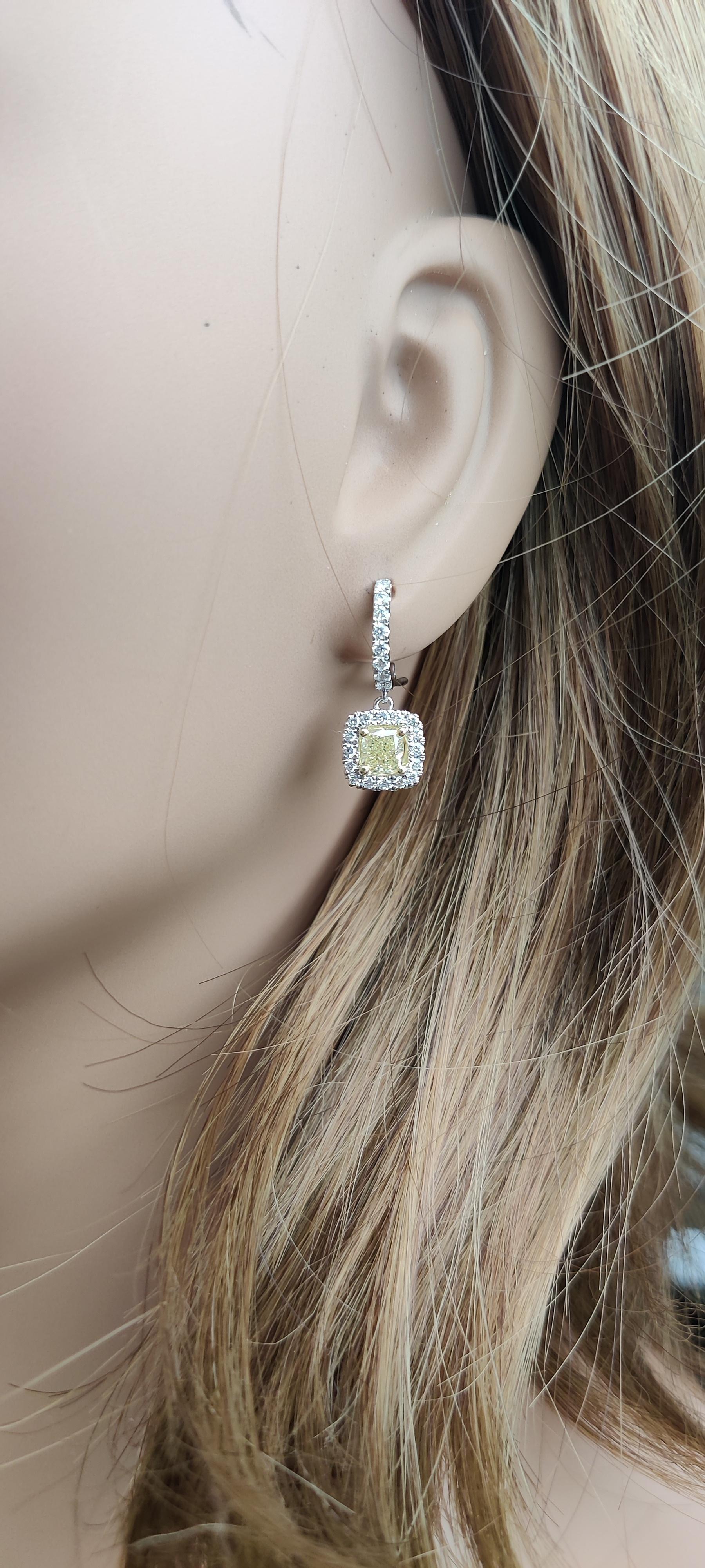 Natural Yellow Cushion Diamond 2.16 Carat TW Gold Drop Earrings In New Condition For Sale In New York, NY