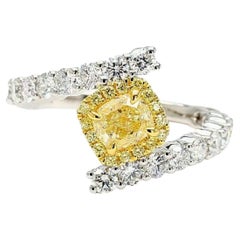 Bague cocktail en or jaune naturel certifié GIA avec diamant coussin de 2.17 carats poids total