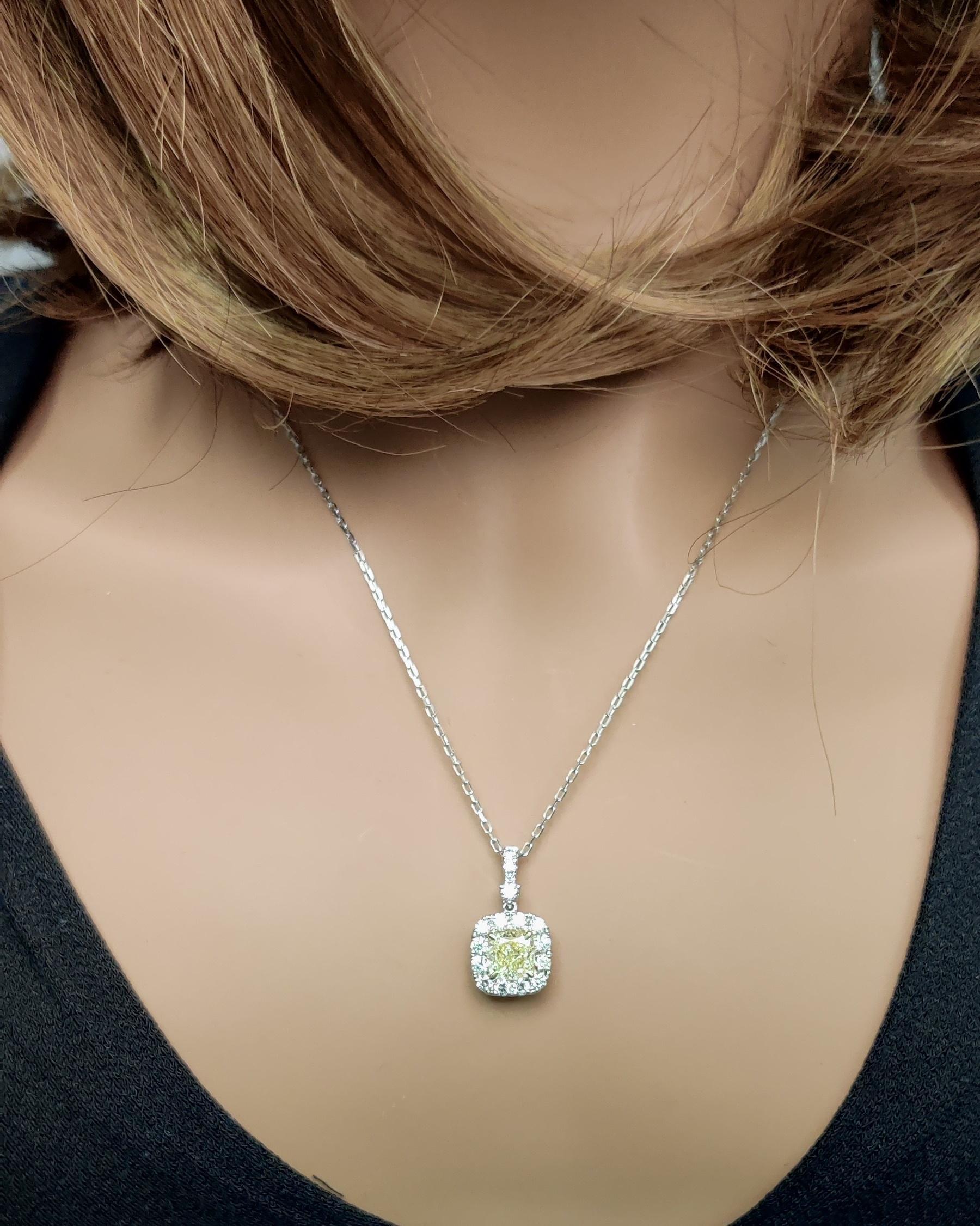 Colgante de gota de oro de 2.18 quilates TW con diamante amarillo natural en cojín certificado por GIA en Nuevo estado para la venta en New York, NY