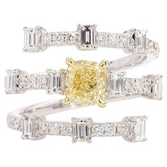 Anello da cocktail in oro con diamante giallo naturale certificato GIA da 2.28 carati TW