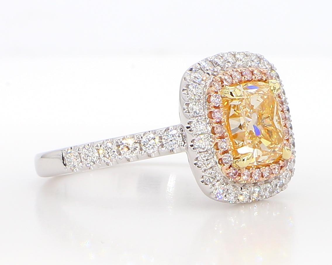 Taille coussin Bague cocktail en or jaune naturel certifié GIA avec diamant coussin de 2.64 carats poids total en vente