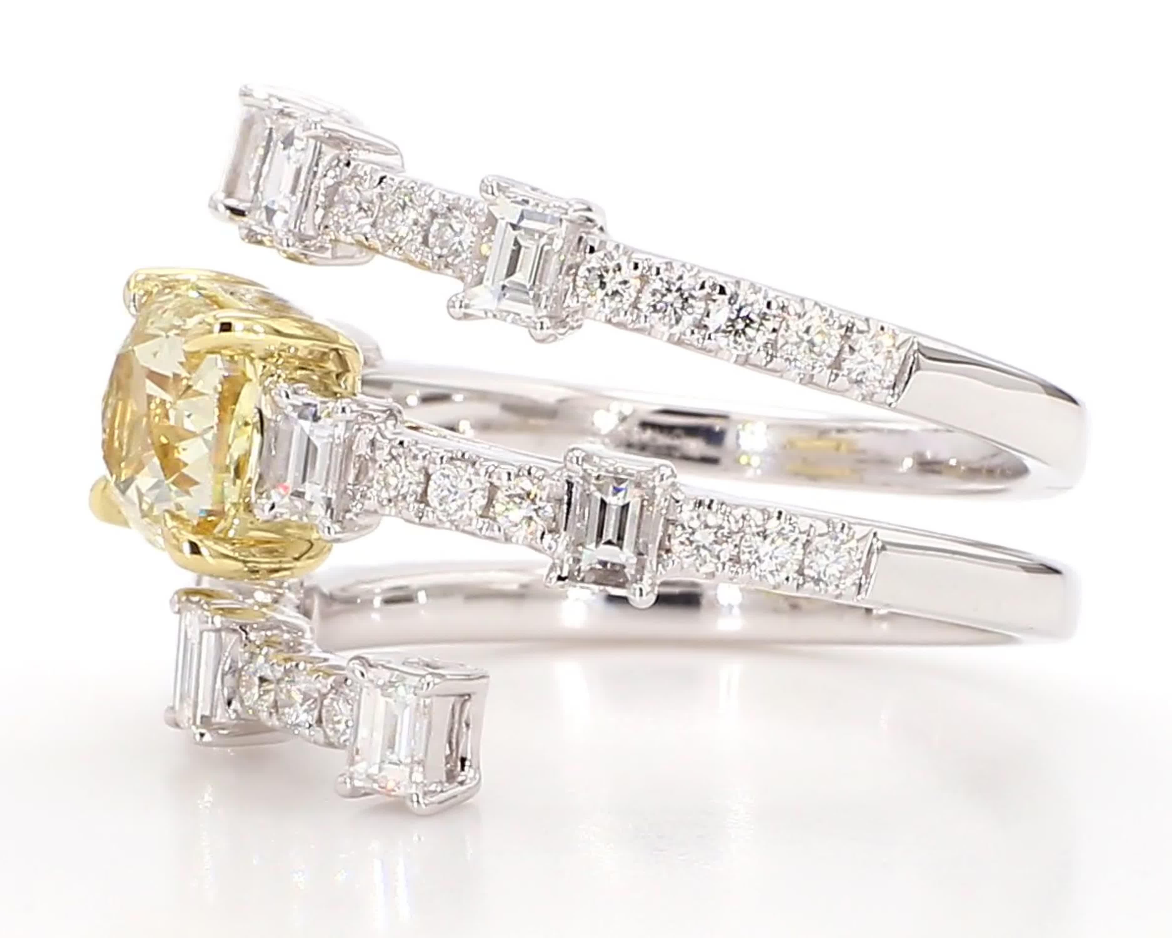 GIA-zertifizierter natürlicher gelber Diamant im Kissenschliff 2.73 Karat TW Gold Cocktail-Ring Damen im Angebot