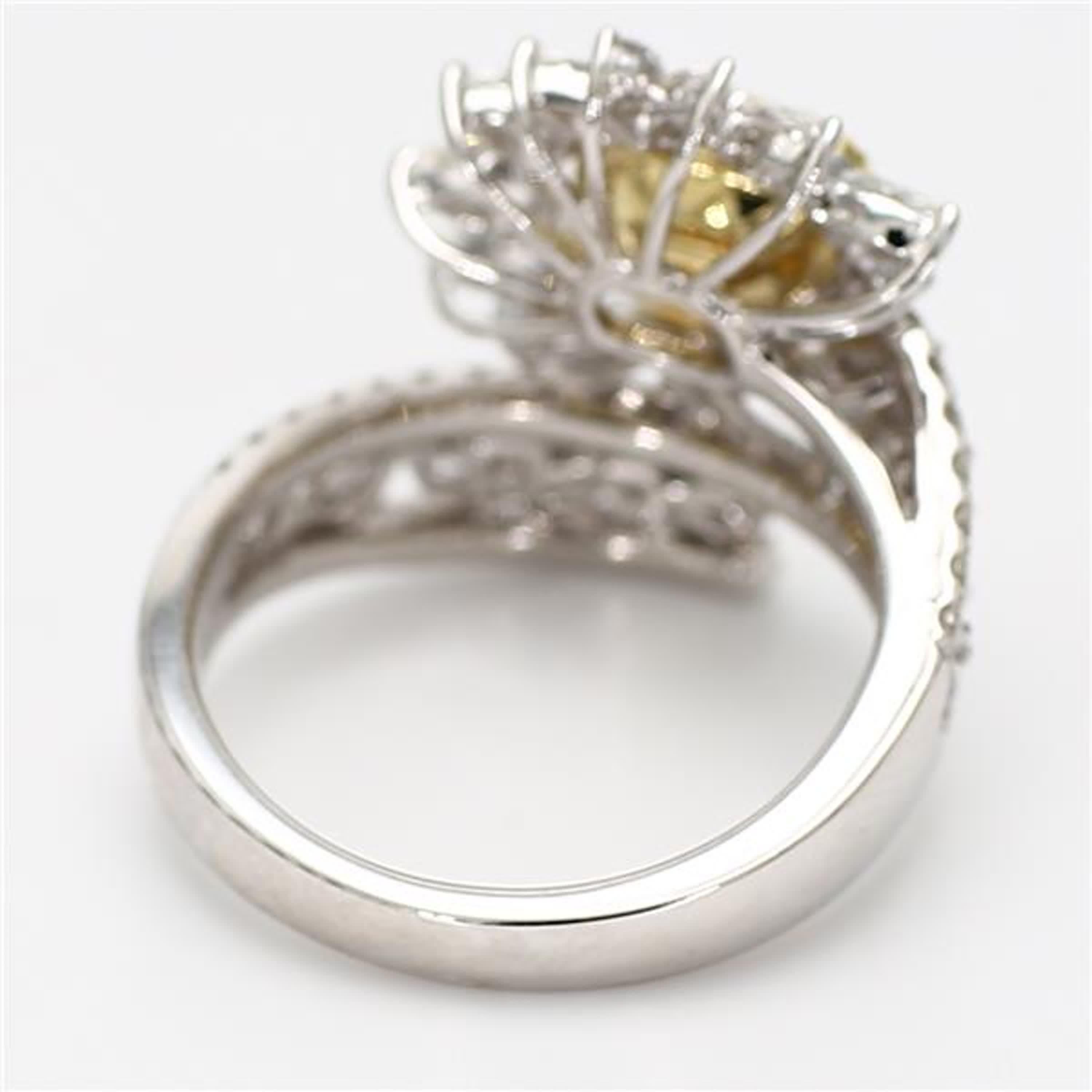 GIA-zertifizierter natürlicher gelber Diamant im Kissenschliff 2.79 Karat TW Gold Cocktail-Ring Damen im Angebot
