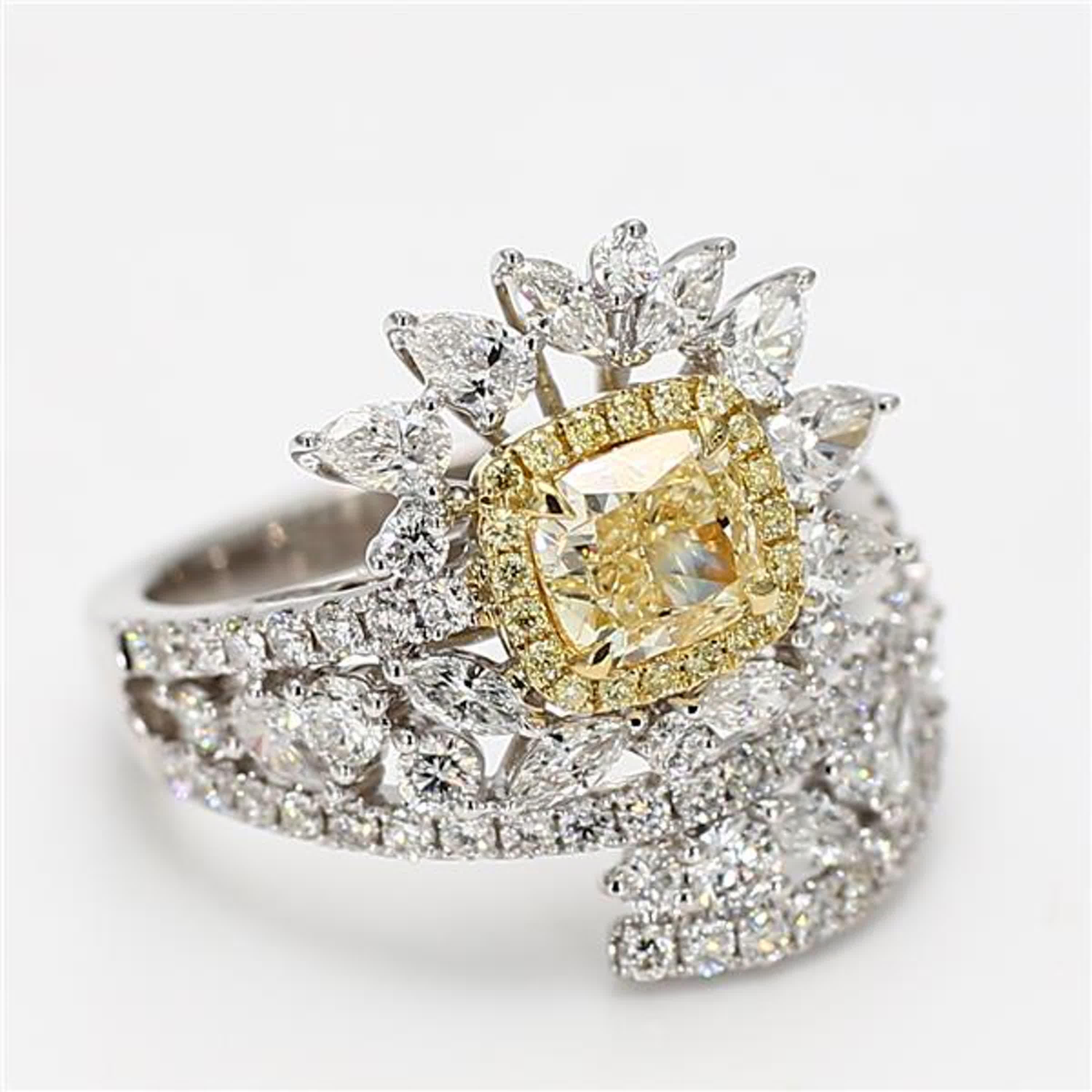 GIA-zertifizierter natürlicher gelber Diamant im Kissenschliff 2.79 Karat TW Gold Cocktail-Ring im Angebot 2